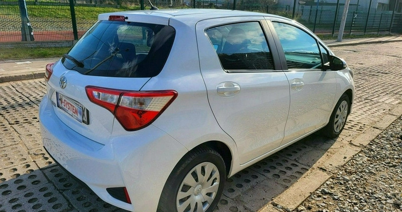 Toyota Yaris cena 32520 przebieg: 164000, rok produkcji 2018 z Radków małe 379